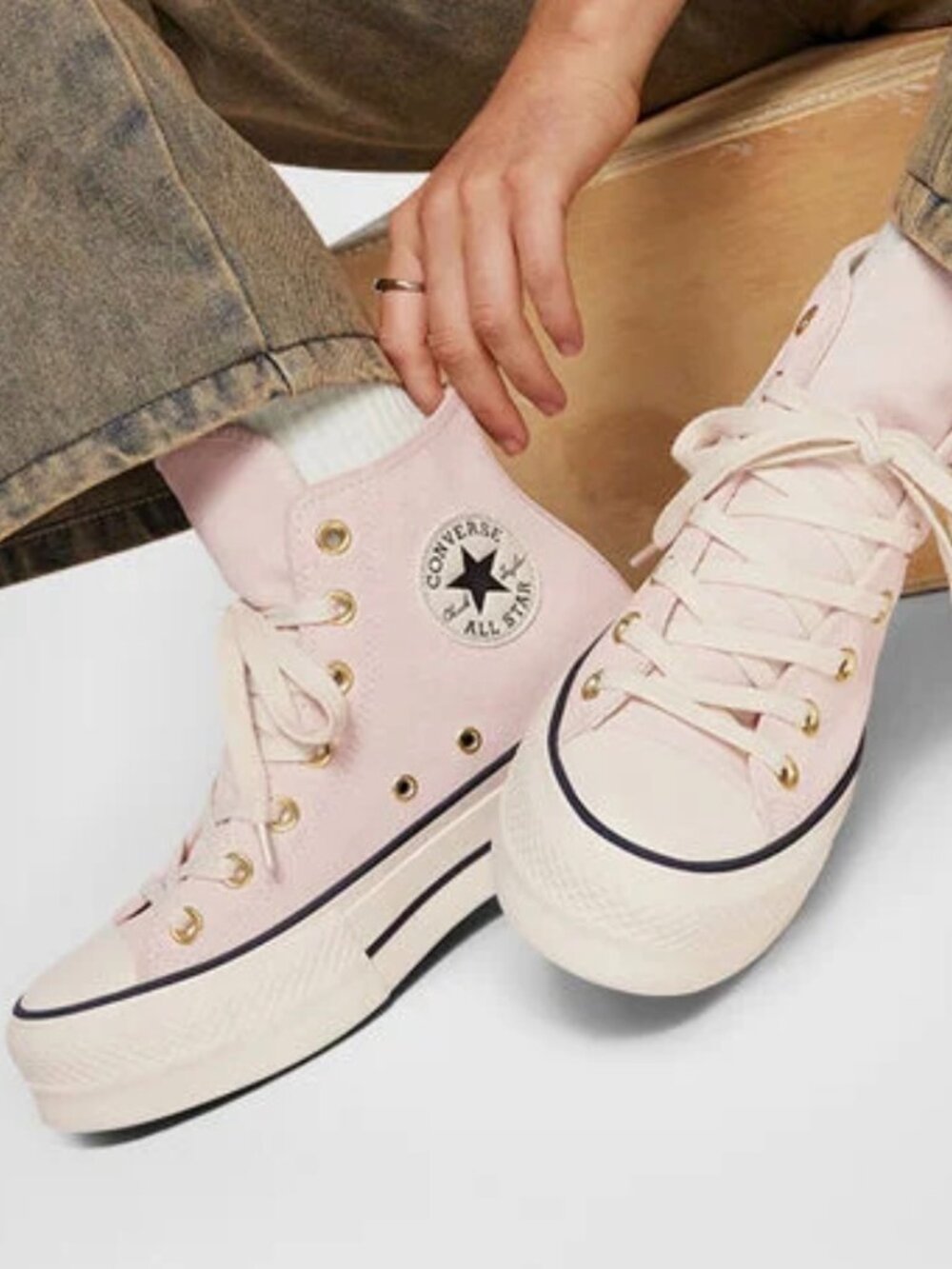 Converse Women's Chuck Taylor All Star Platform High-Top Sneaker Light Pink US 9